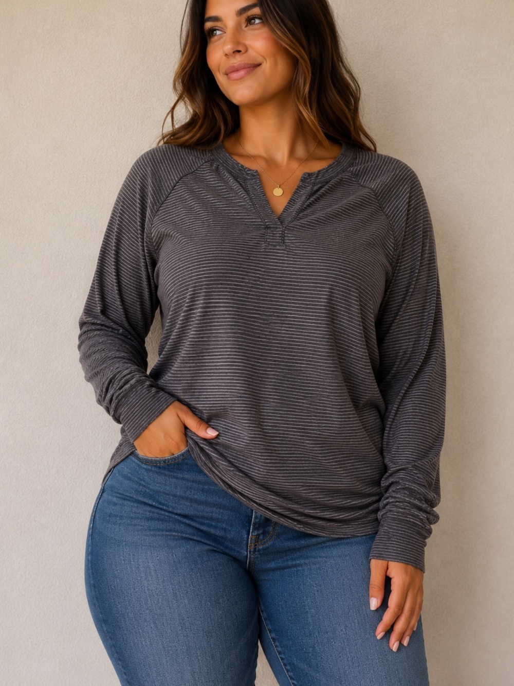 Women's Long Sleeve V-Neck Tee - Gray